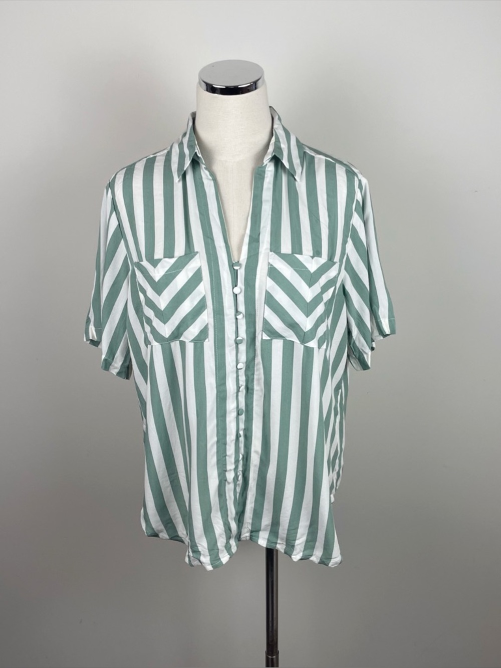 Velvet Heart Green White Stripe Collared Short Sleeve Button Down Top Medium